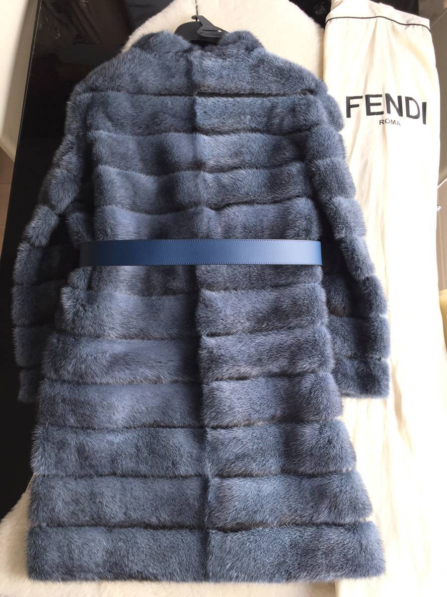 即決　新品　付属品付　FENDI　フェンディ　最高峰モデル　ベルト付　ミンクコート☆48サイズ　グレー系ネイビー_画像2