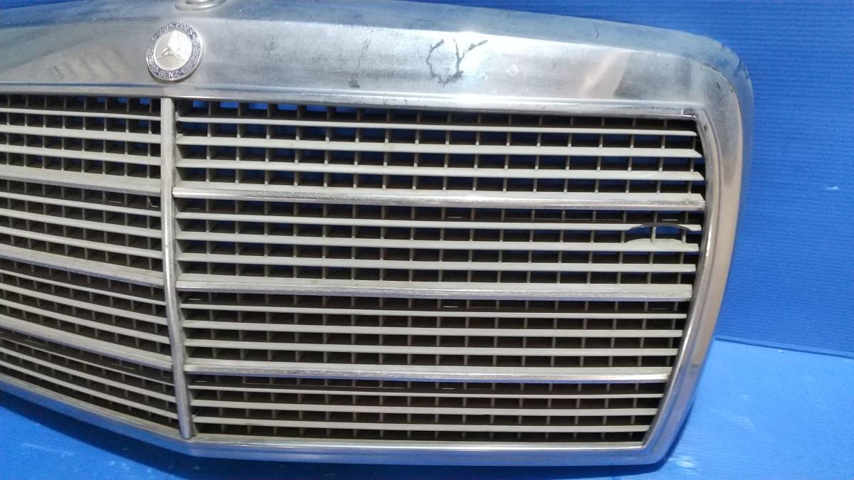* uniform carriage * rare * Mercedes Benz E Class W124 * genuine grille / radiator grill / bonnet mascot / emblem *