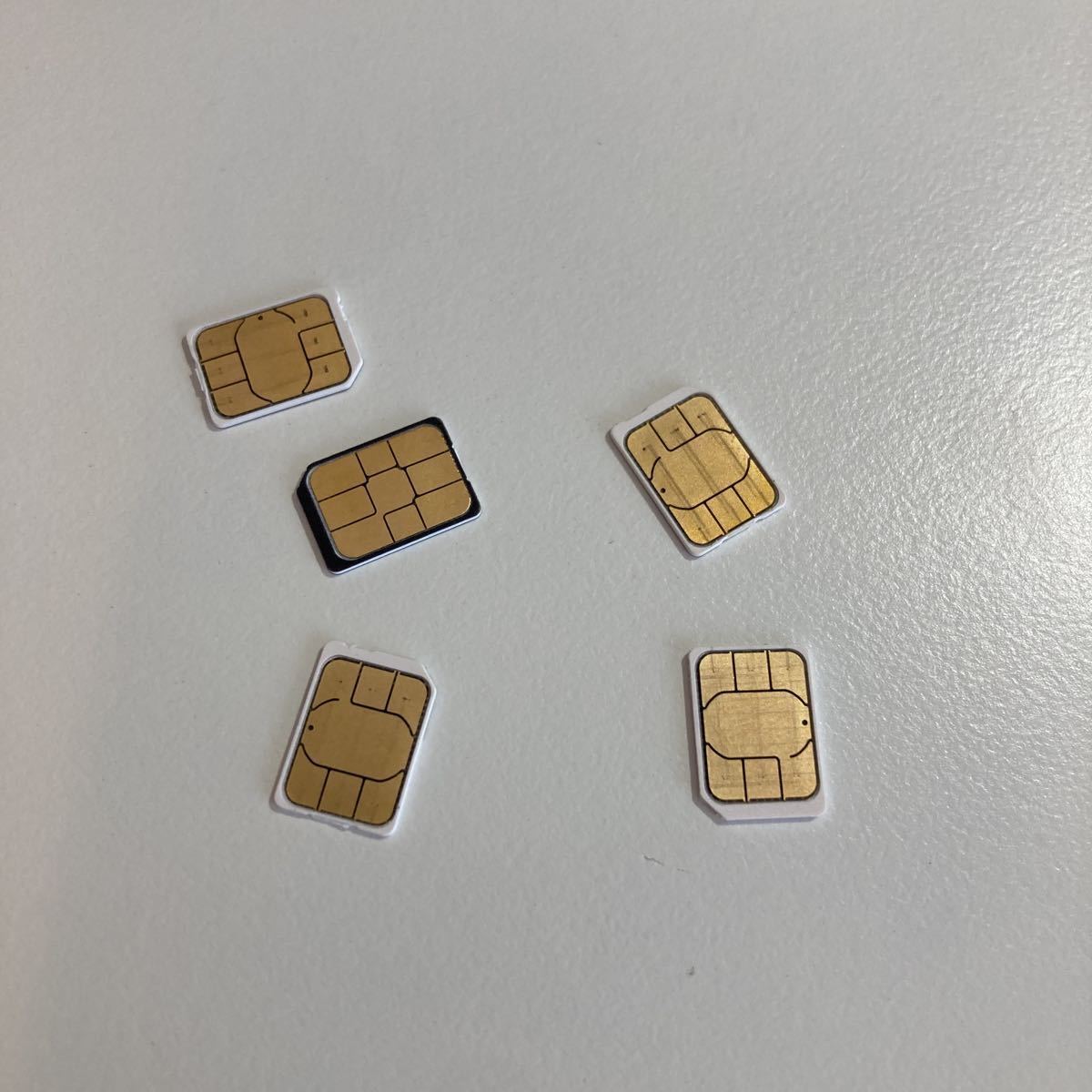 標準SIM マイクロSIM au docomo Softbank 系 解約済みSIMカード　１枚 micro SIM nano SIM iPhone5以降対応 マイクロ　ナノ　標準　1_画像2