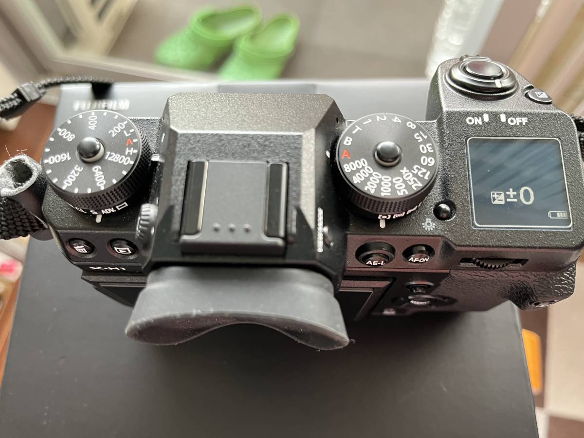 FUJIFILM 富士フイルム デジタルミラーレス一眼カメラ【X-H1】新品同様