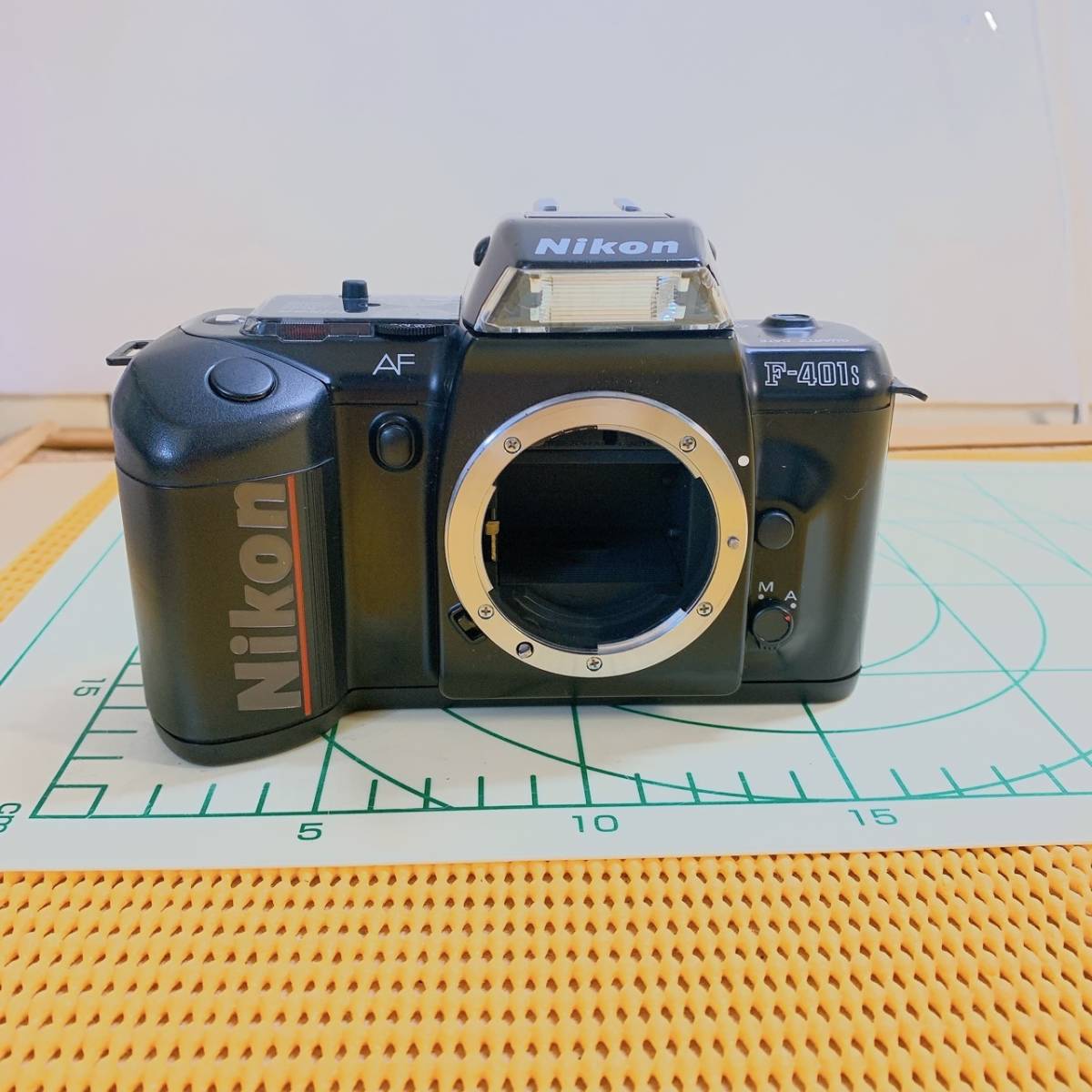 超安い】 送料520円！ 貴重 Nikon ニコン F-401S フィルムカメラ