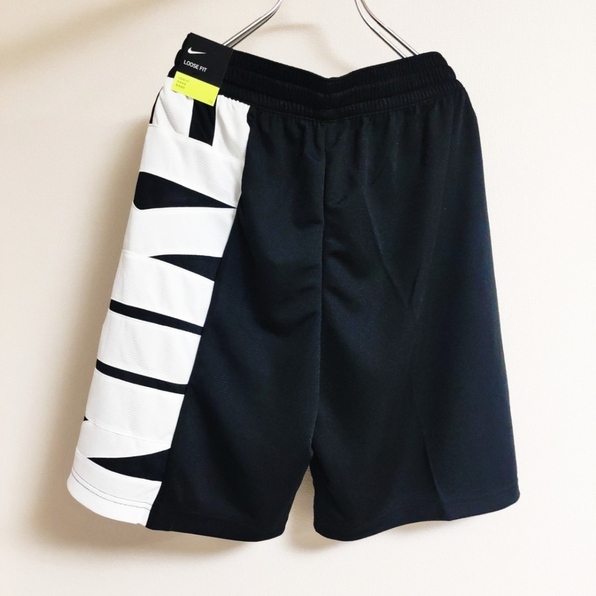 NIKE ウーブン ビッグロゴ ハーフパンツ Mサイズ 新品未使用タグ NIKE ウーブン ビッグロゴ ハーフパンツ Mサイズ 新品未使用タグ