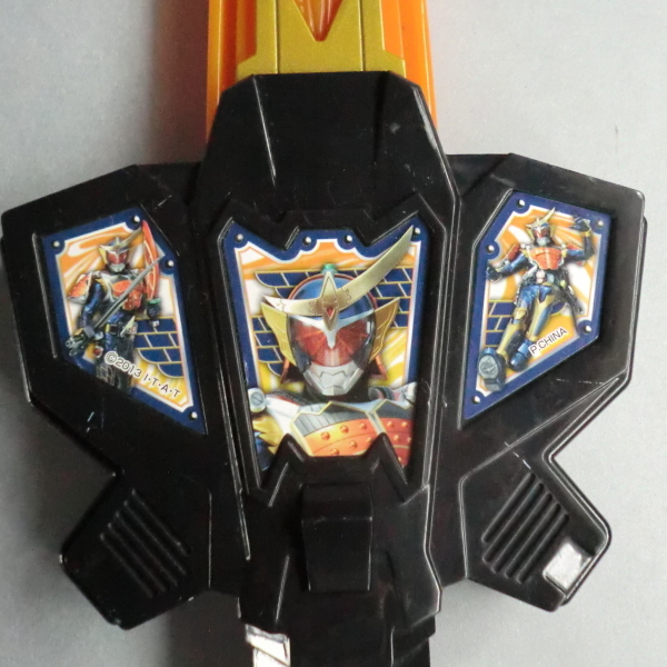 中古品 仮面ライダー鎧武 ガイム ゴーカイジャー 電子音が鳴る 剣 仮面ライダー鎧武 海賊戦隊ゴーカイジャー 光る サウンドバスター剣_画像2