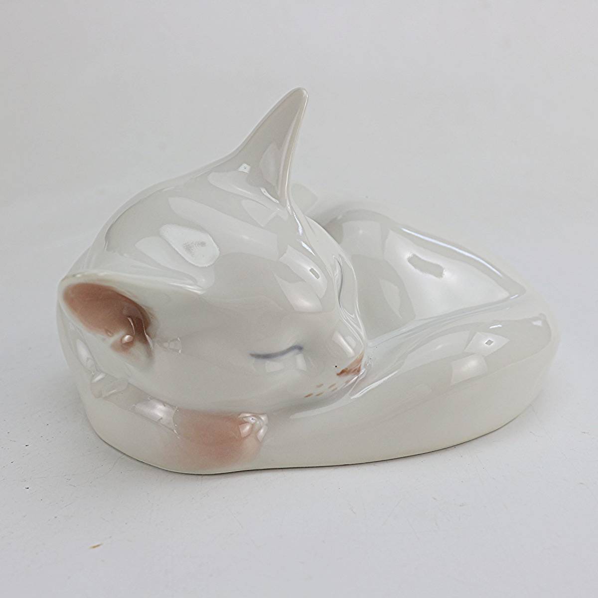 422 ロイヤルコペンハーゲン フィギュリン 「眠り猫」白 1975 422 ロイヤルコペンハーゲン フィギュリン 「眠り猫」白 1975