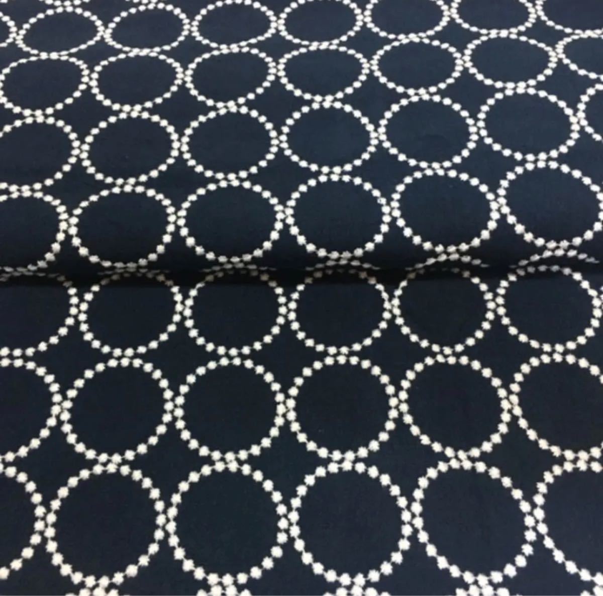 サークル柄　コットンリネン　刺繍生地　ネイビー　生地幅半70×50