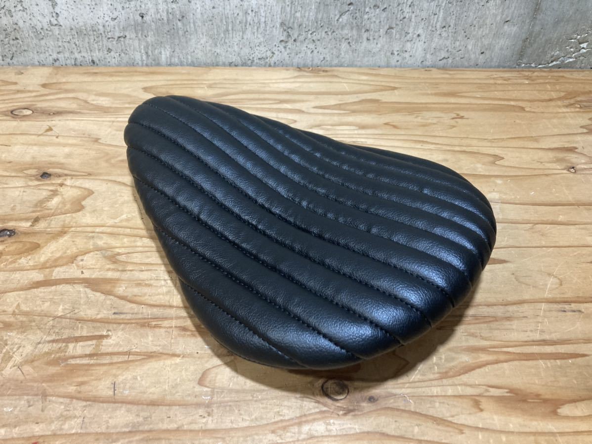 ソロシート ピリオンパッド BK 新品 トライアンフ 883 タックロール