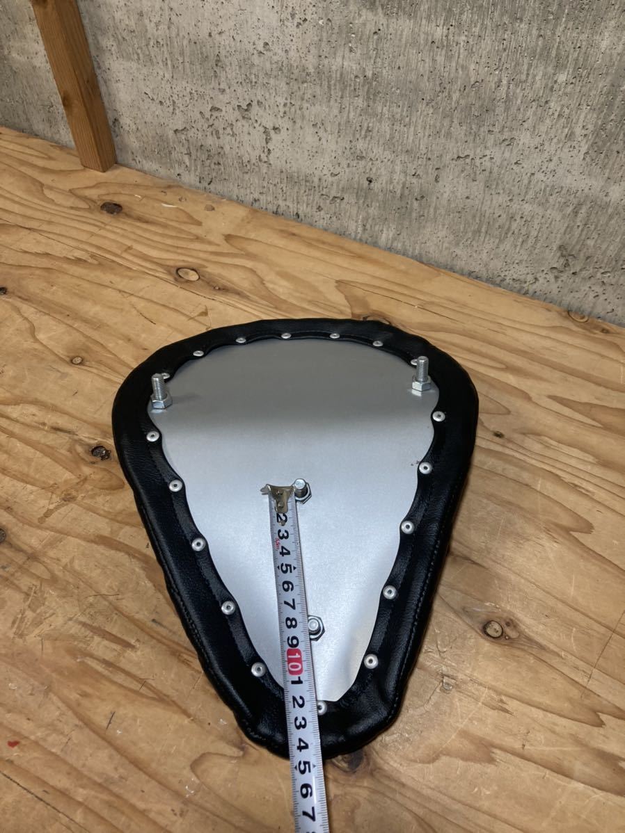 ソロシート ピリオンパッド BK 新品 トライアンフ 883 タックロール