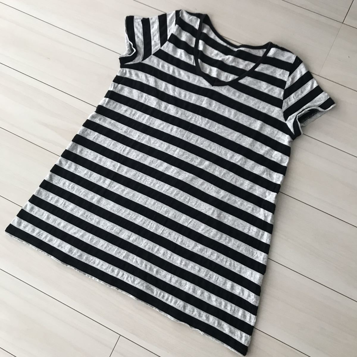  border A line V neck * T-shirt cut and sewn M size * dress length length .GU GU Uniqlo UNIQLO easy small pra coca pretty 