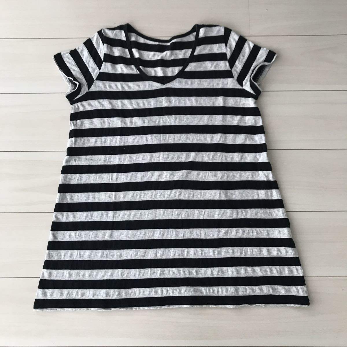  border A line V neck * T-shirt cut and sewn M size * dress length length .GU GU Uniqlo UNIQLO easy small pra coca pretty 