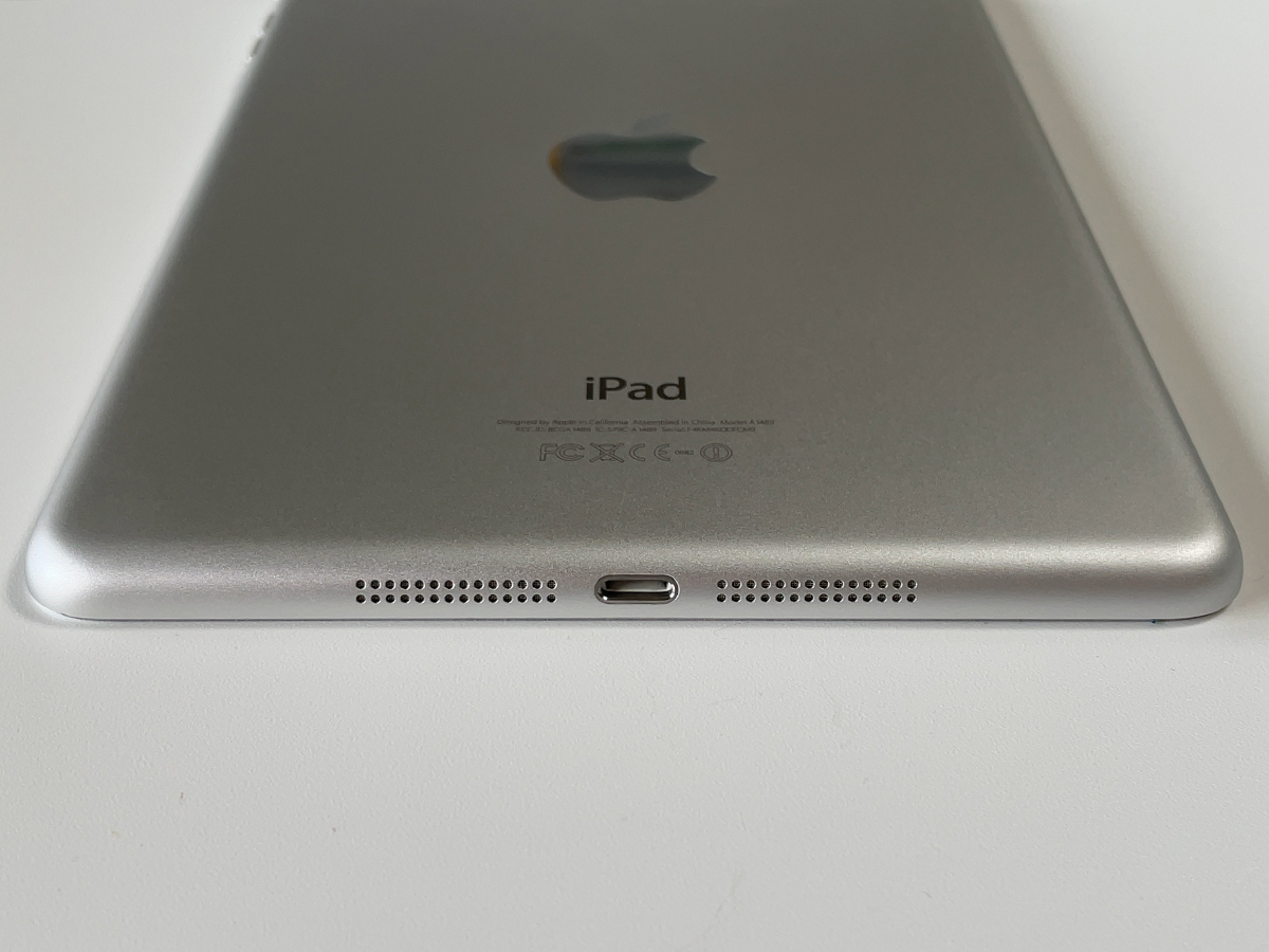 【apple】iPad mini 2 Retina ディスプレイ Wi-Fiモデル 32GB_コネクタ　下側