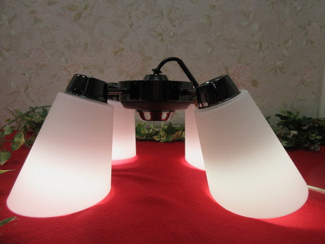 （14GY1730）コイズミ　LED照明器具　動作品　型番:BA1273P　4灯　ガラス製　26口径　コード15㎝　インテリア　電気　天井照明　ライト_画像4