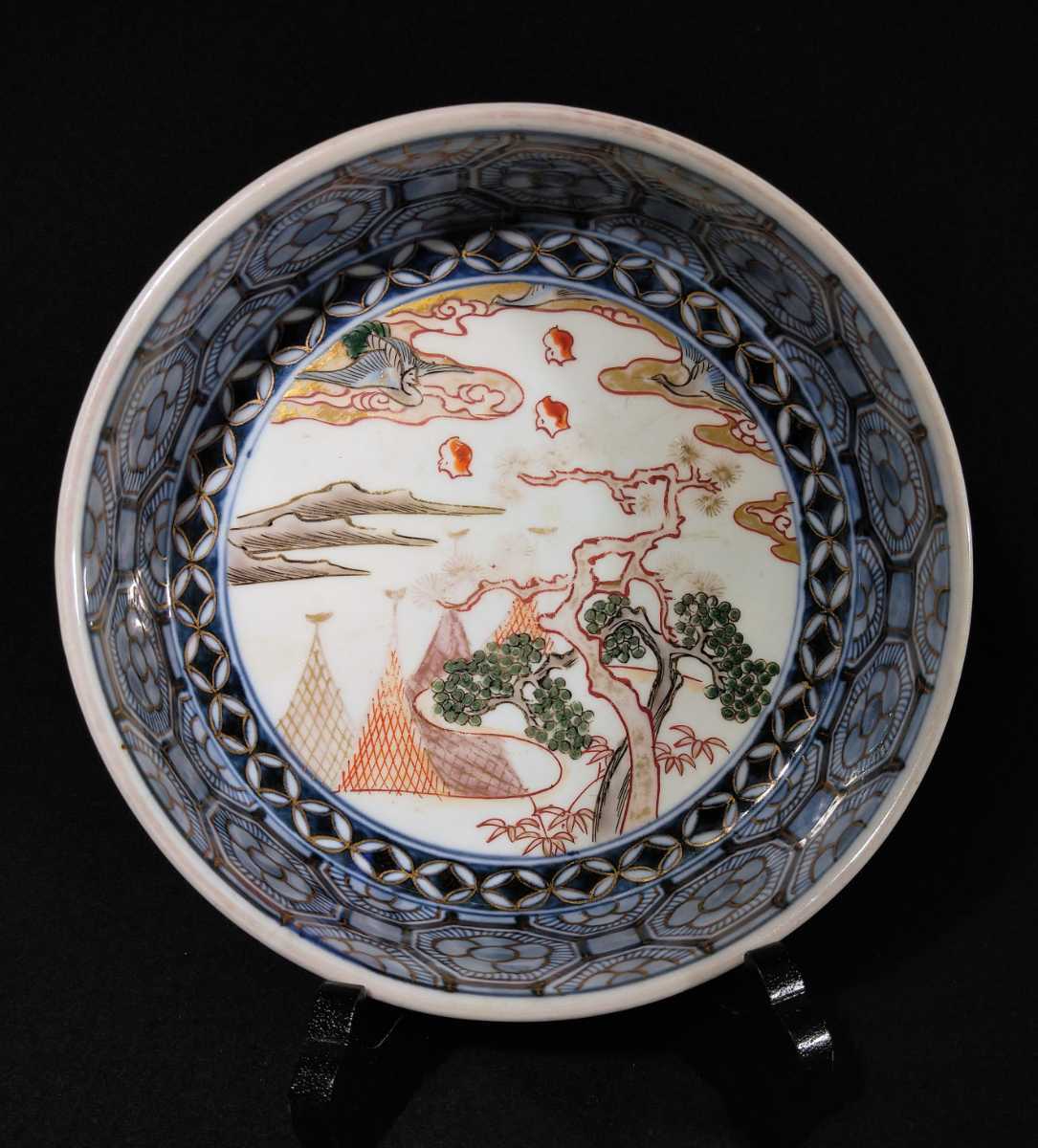 古伊万里 染付 金彩 色絵 唐草文 ○X文 網干亀甲文 緑粒 松に鶴図 19cm 中鉢 bsi-14下a2293k_画像3