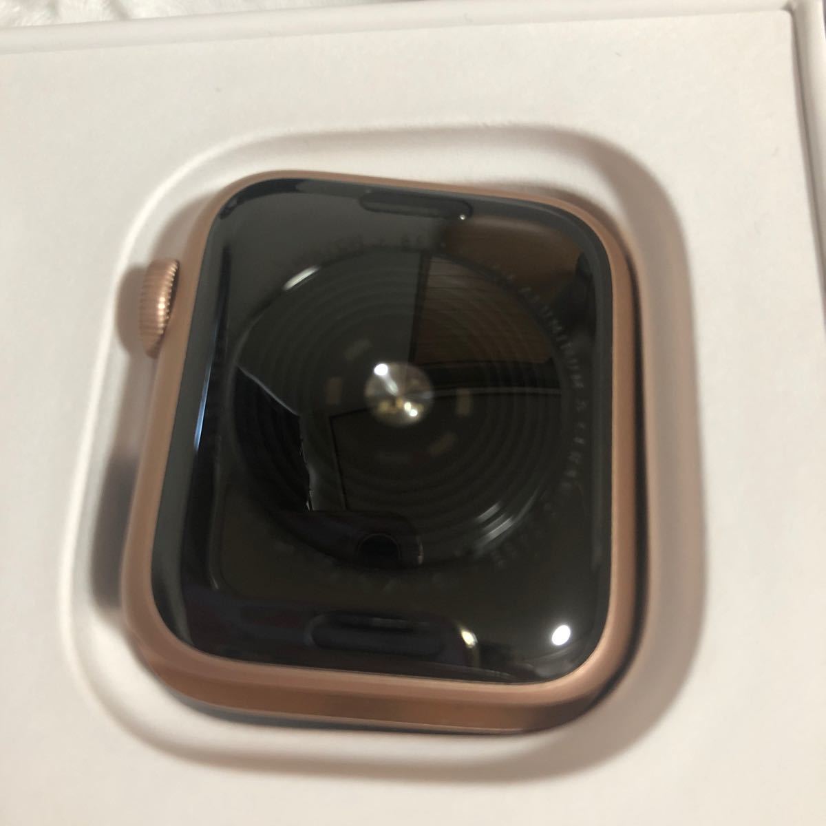 Apple Watch SE GPSモデル 40mm ゴールドアルミニウムケースとピンク