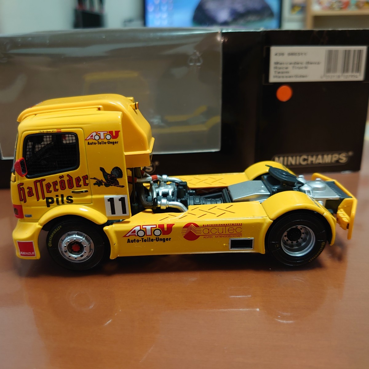 1/43 メルセデスベンツ レーストラックTEAM HASSERODER 439 1/43 メルセデスベンツ レーストラックTEAM HASSERODER 439
