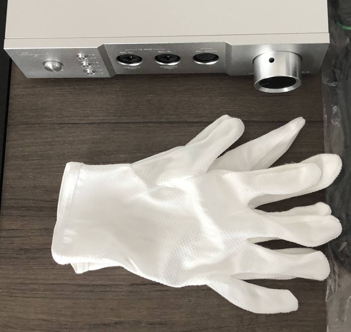 【新品同様】カインオーディオ　フルバランス・ヘッドホンアンプ　Cayne iHA-6_取り扱い用手袋