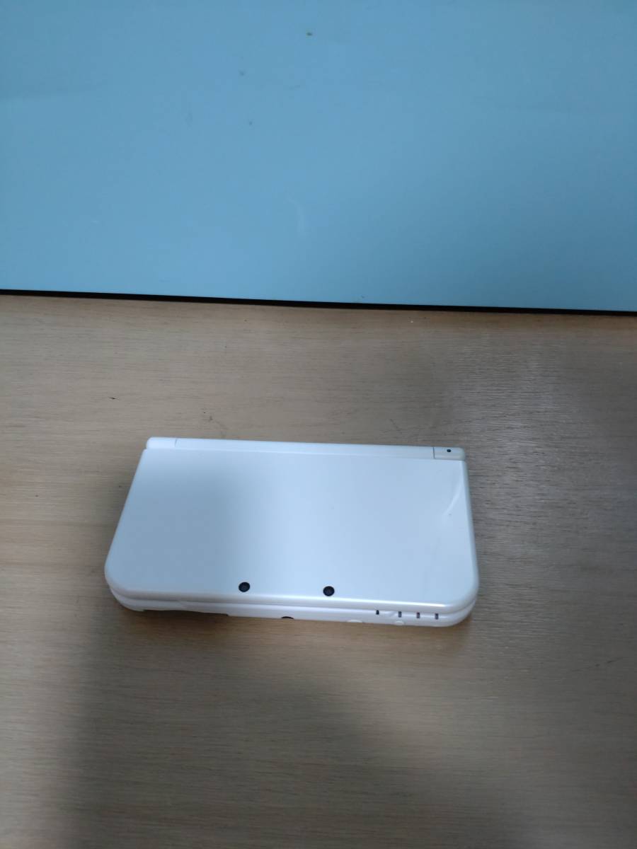 NEW 3DS LL パールホワイト/別売り充電器・ドラゴンクエスト8ソフト・モンハン グリップ 付き