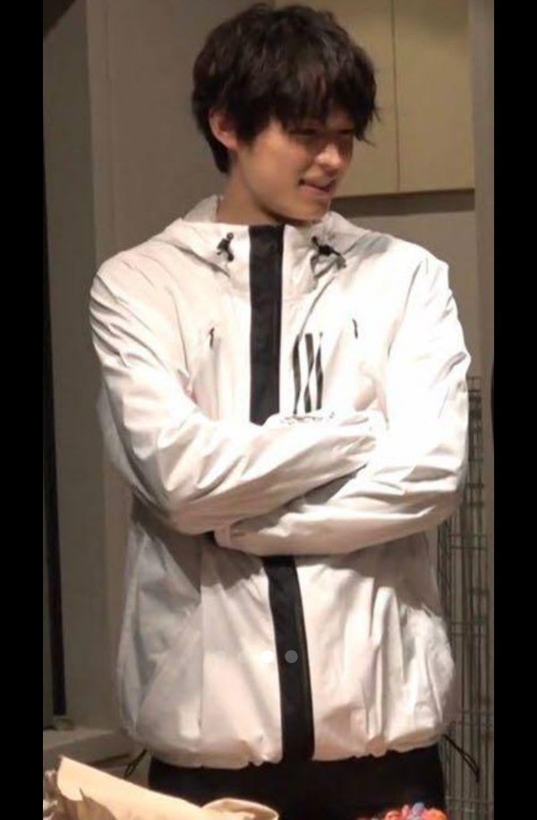 希少】アディダス ナイロンジャケット SixTONES 松村北斗着用 白 希少】アディダス ナイロンジャケット SixTONES 松村北斗着用 白