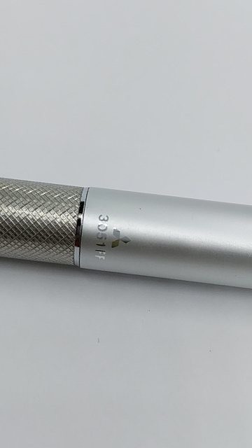 廃盤品】三菱 Hi-uni 3051FF 製図用0 5 銀 シャープペンシル 廃盤品】三菱 Hi-uni 3051FF 製図用0 5 銀 シャープペンシル