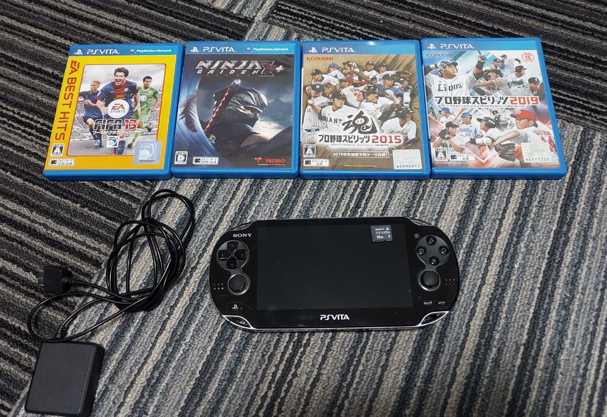 PlayStation Vita PCH-1000のブラック、ソフト4本などセット売り