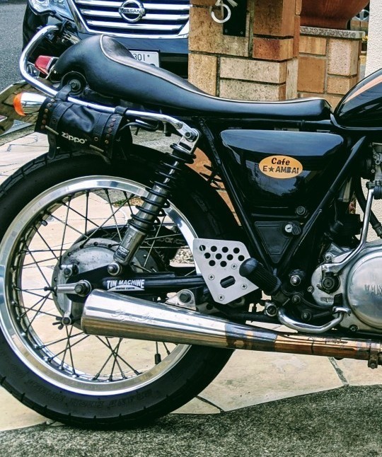 NEW ARRIVAL sr400 ペイトンプレイス マフラー グッズ デイトナ シート