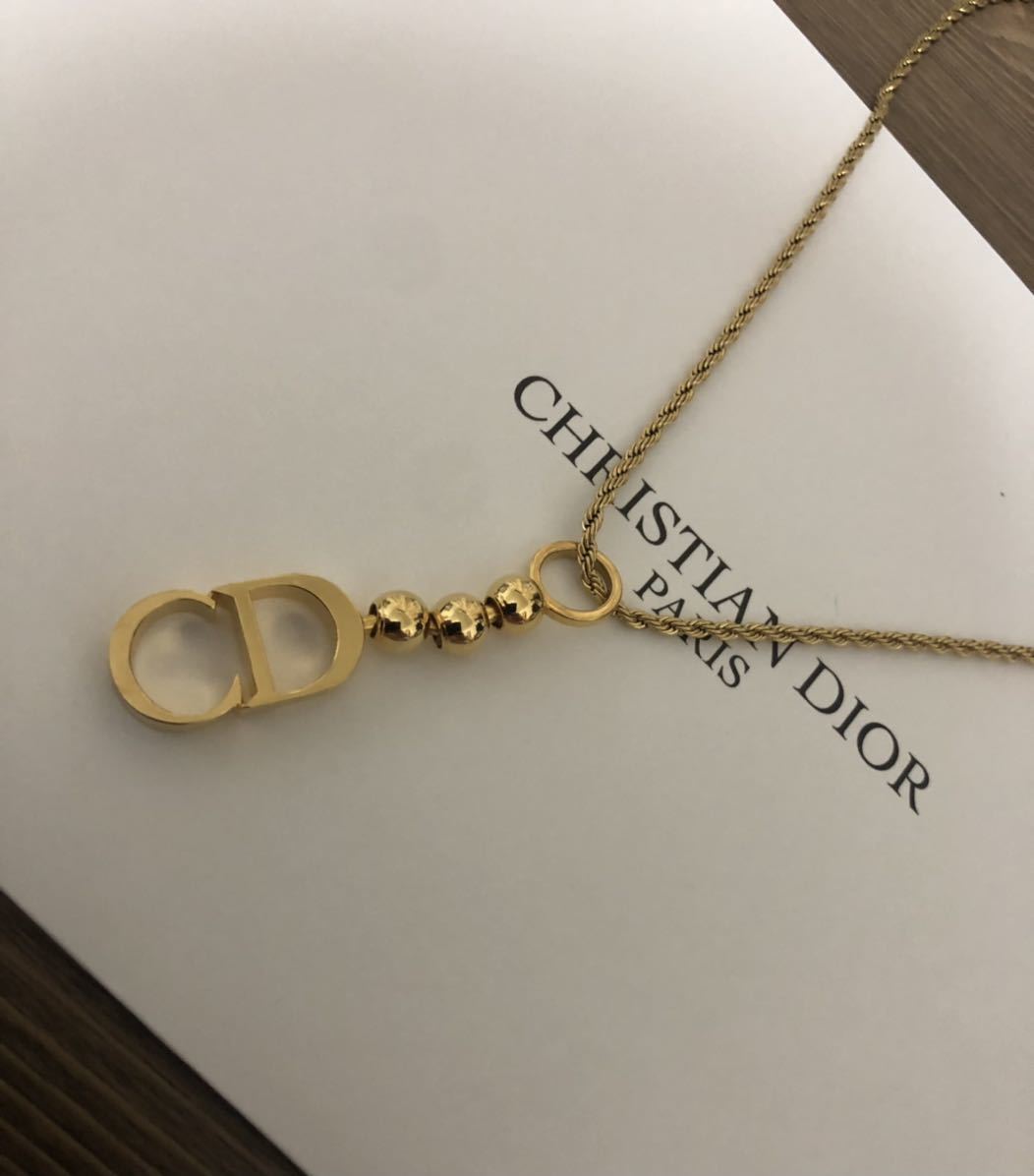 レア クリスチャンディオールCDの字立体チャーム ゴールド系 ネックレストップ ペンダントヘッド＋ネックレスチェーンプレゼント 