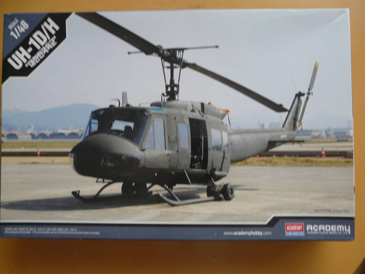 ACADEMY UH-1DH　IROQUOIS プラモデル　48ー１　新品　貴重