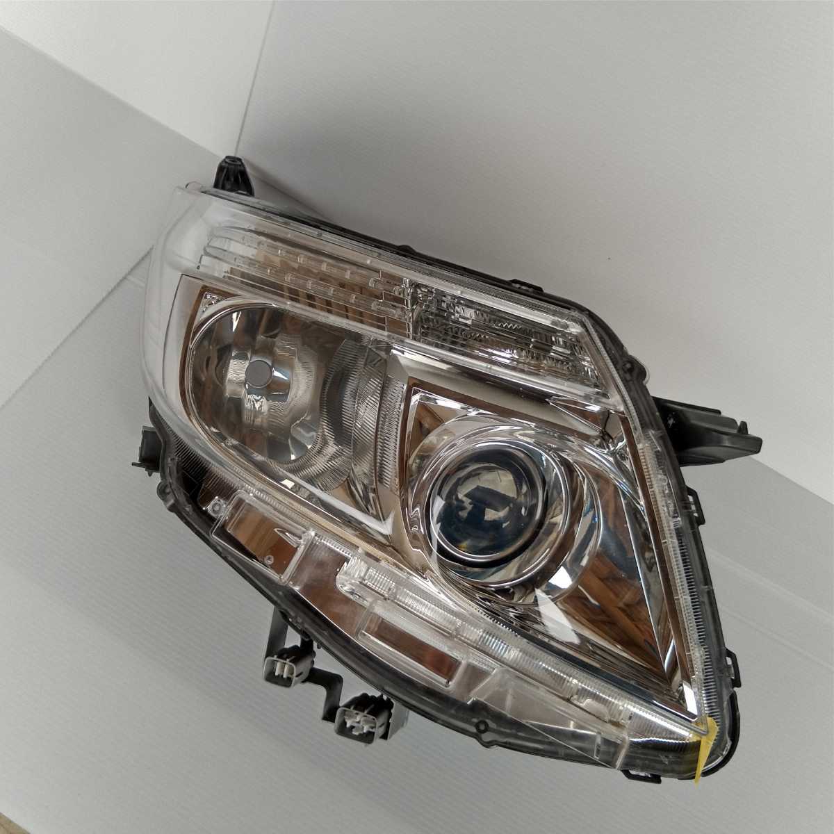人気ブランドの ZRR80Gエスクァイア ヘッドライトユニット右側品 - fia