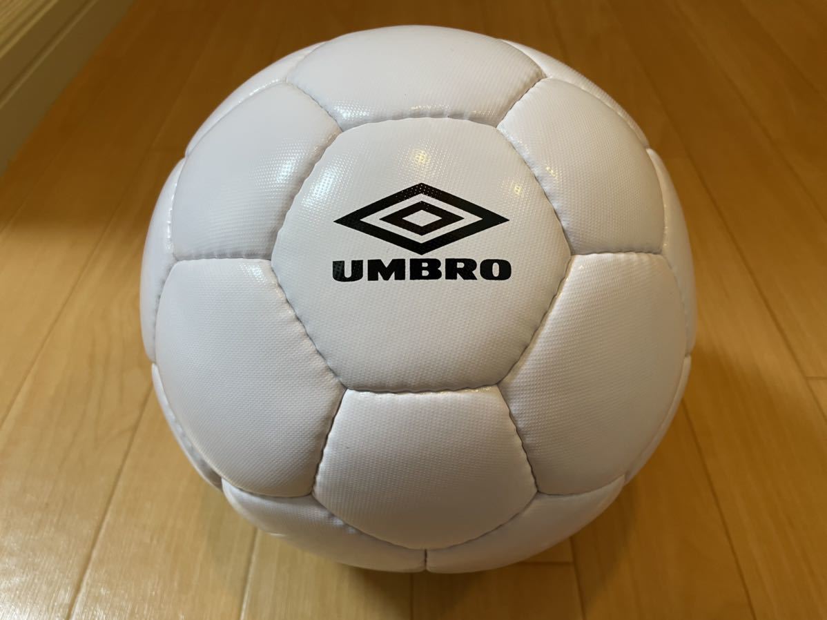 Supreme/Umbro Soccer Ball White 22SS week20 Supreme Umbro