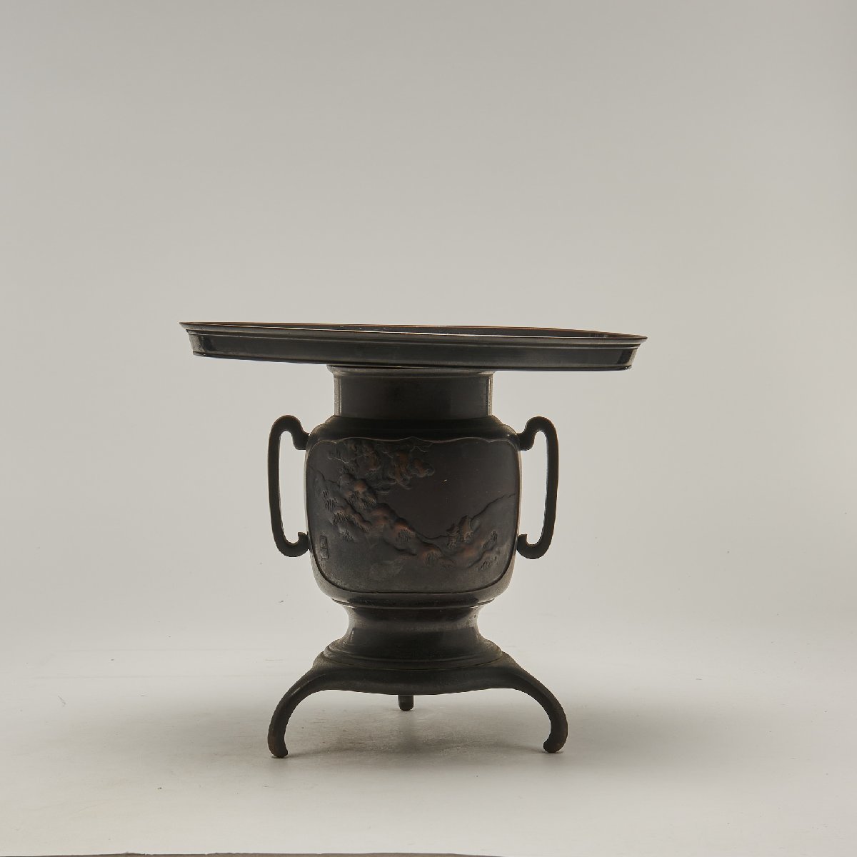 伊勢崎陽山造 薄端 花器 華道具 茶道具 銅製 人物像 花瓶 花入 花生 金属工芸 三足_画像2