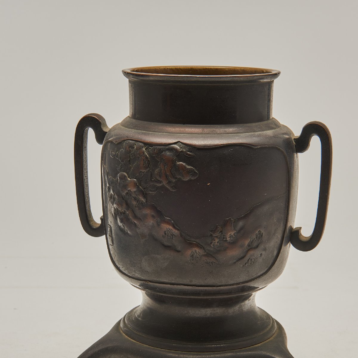 伊勢崎陽山造 薄端 花器 華道具 茶道具 銅製 人物像 花瓶 花入 花生 金属工芸 三足_画像7