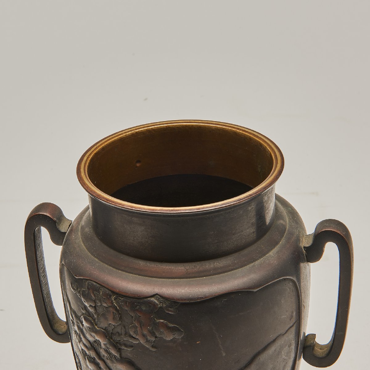 伊勢崎陽山造 薄端 花器 華道具 茶道具 銅製 人物像 花瓶 花入 花生 金属工芸 三足_画像8