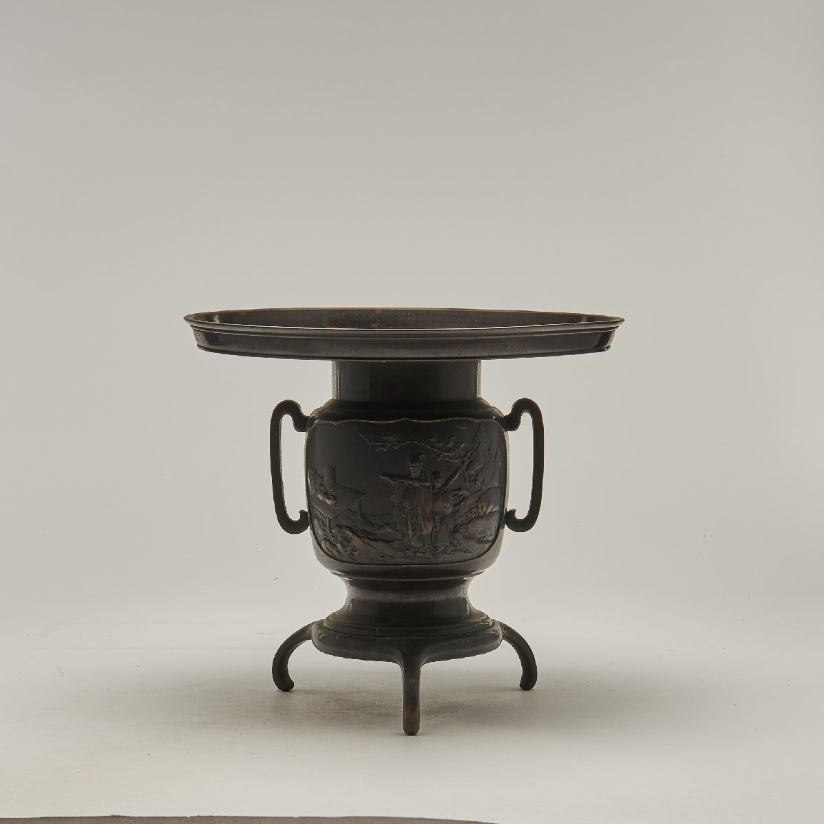 伊勢崎陽山造 薄端 花器 華道具 茶道具 銅製 人物像 花瓶 花入 花生 金属工芸 三足_画像3