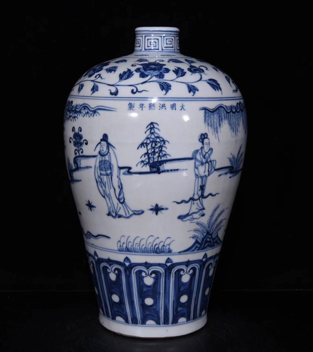◆旧蔵◆古美術 中国古玩　明代洪武年製款　青花　纏枝蓮文官仕女紋梅瓶 時代物　AT08