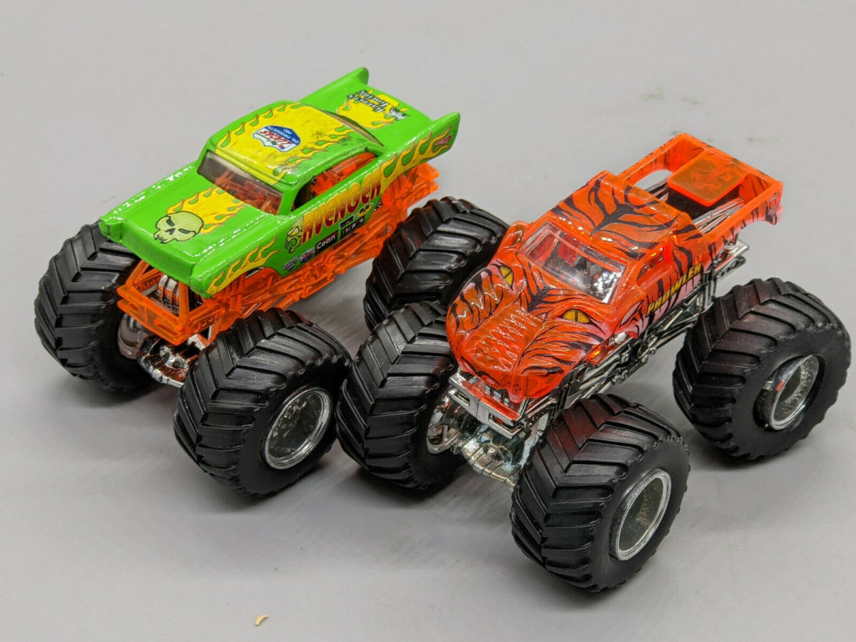 Lot Of 2 Hot Wheels Monster Trucks-(1-57 Chevy 1:64 Avenger)-(1-1:64 Prowler) 海外 即決