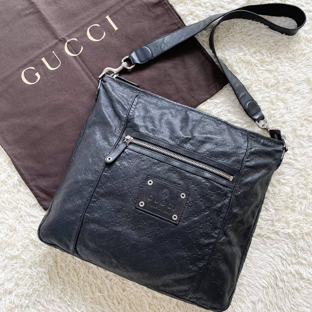 GUCCI シマレザーメッセンジャーバック ブラック-