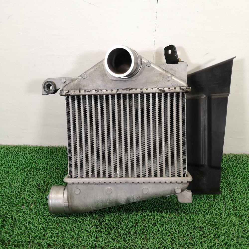 VW2E26【インタークーラー】H28 日産 NV350 キャラバン バン NVC6