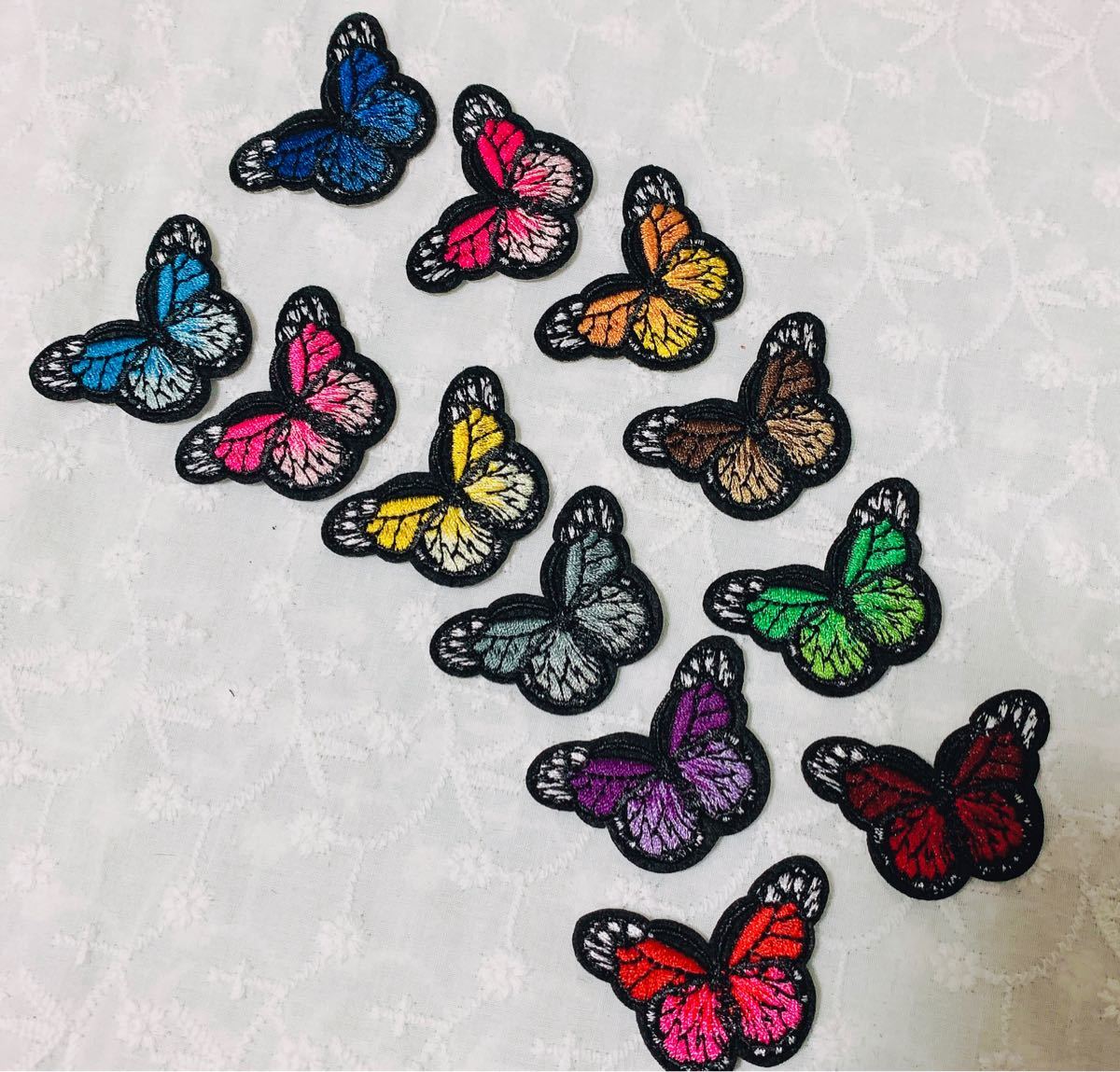 蝶々ワッペン　12枚　12色　Sサイズ 刺繍ワッペン　洋裁用　アイロンワッペン