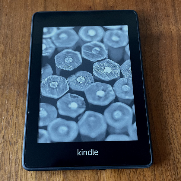 雅虎代拍-- 美品Kindle Paperwhite 第10世代8GB Wifi 広告なしモデル専用カバー付き付属品化粧箱あり