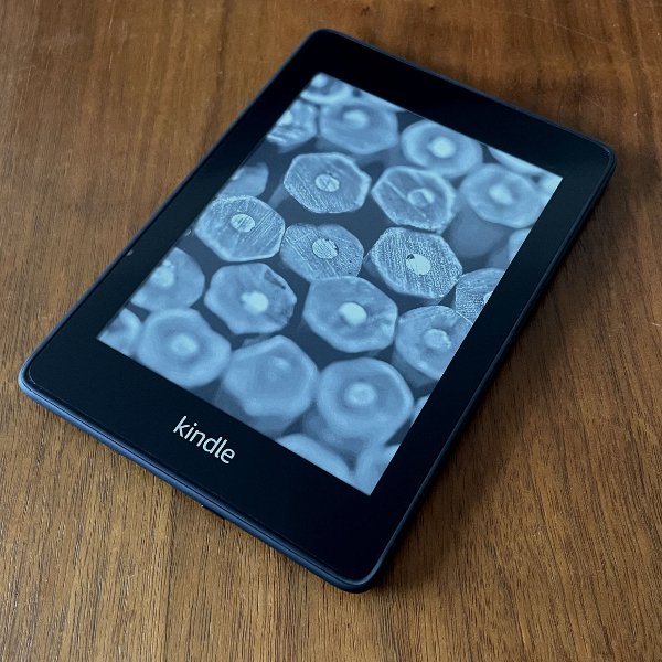 美品 Kindle Paperwhite 第10世代 8GB Wifi 広告なしモデル 専用カバー付き 付属品 化粧箱あり