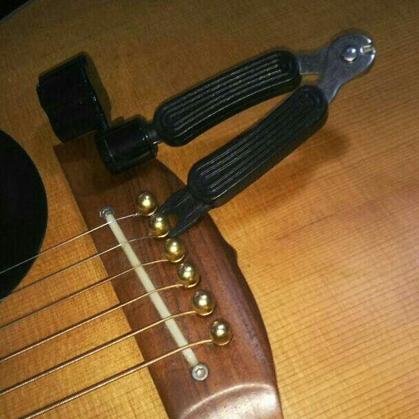 ギター　ストリングカッター    ギターワインダー　ペグ回し　真鍮製　アコギ　ブリッジピン    金色　ブラス