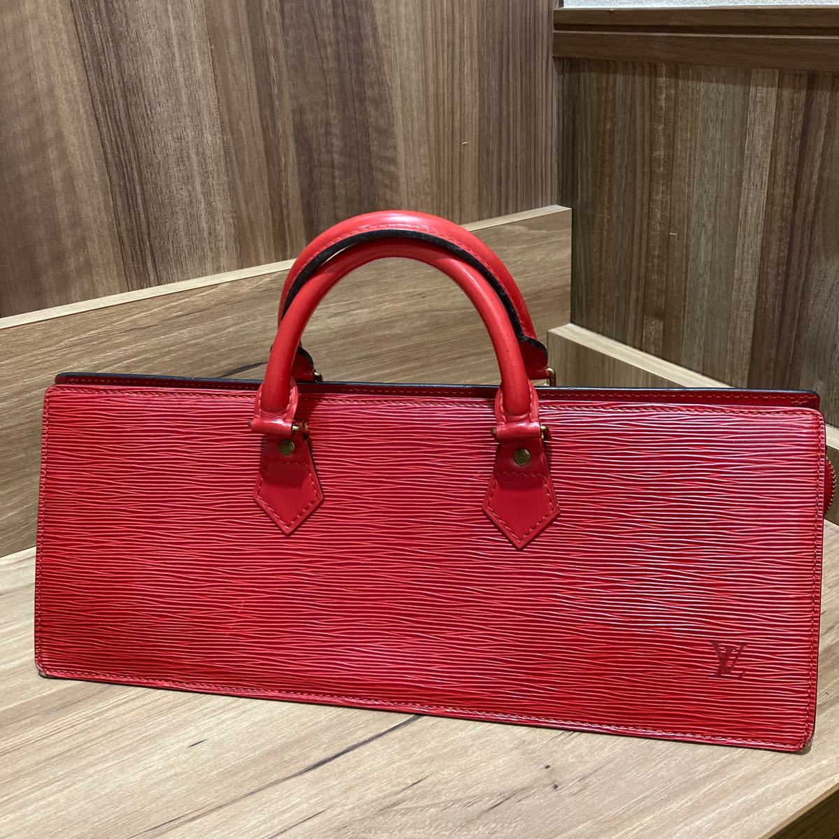 限定値下げ! LOUIS VUITTON ルイヴィトン エピ サックトリアングル