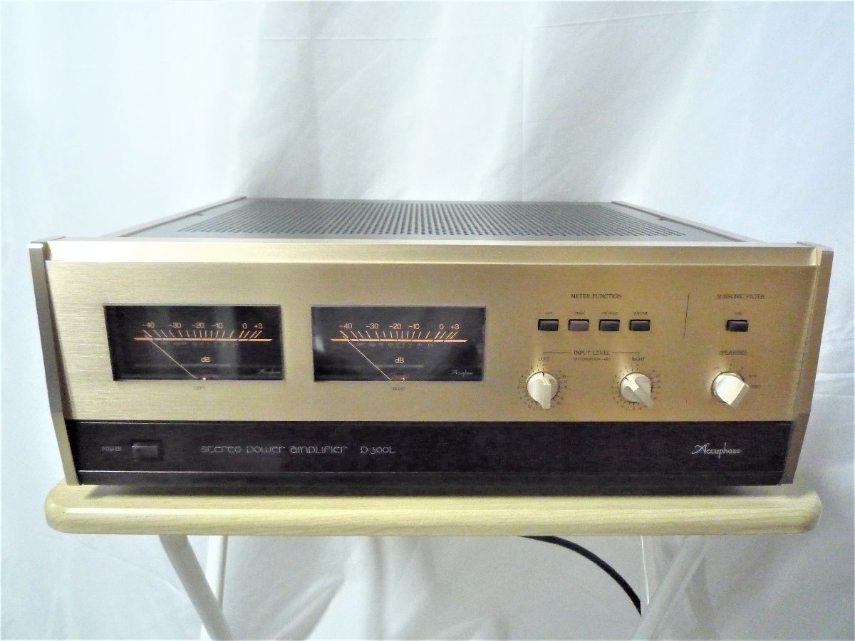 Accuphase ステレオパワーアンプ P-300L ウッドキャビネット付き Accuphase ステレオパワーアンプ P-300L ウッドキャビネット付き