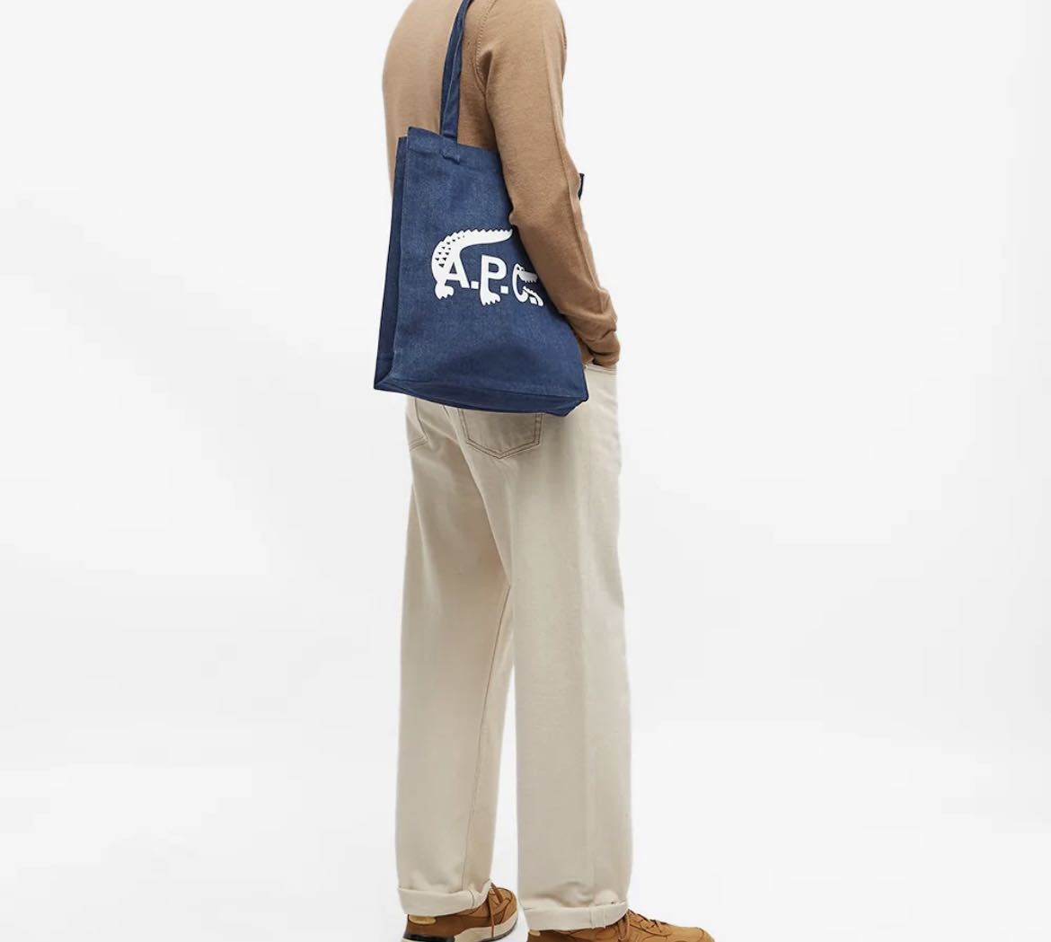 今期A.P.C.×ラコステ コラボ ビッグロゴインディゴ縦型トートバッグ