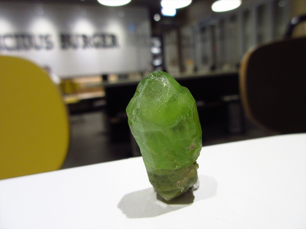 日本最大級の品揃え 鉱物標本 ペリドット 苦土橄欖石 フォルステライト 