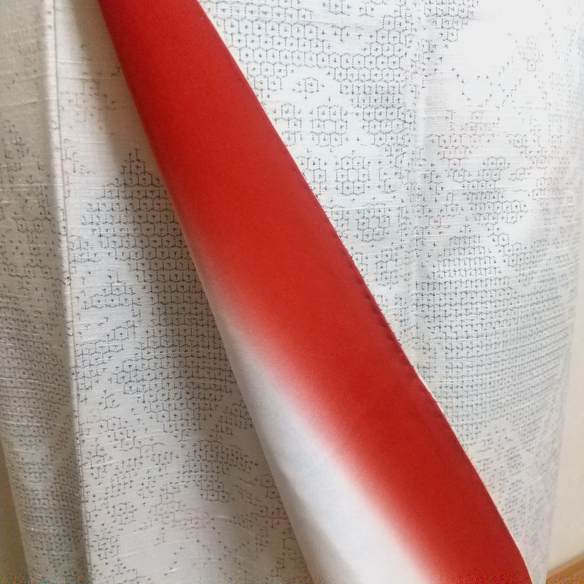 新品 未使用 正絹 本場結城紬 白結城 藍亀甲100 古典文様 白系