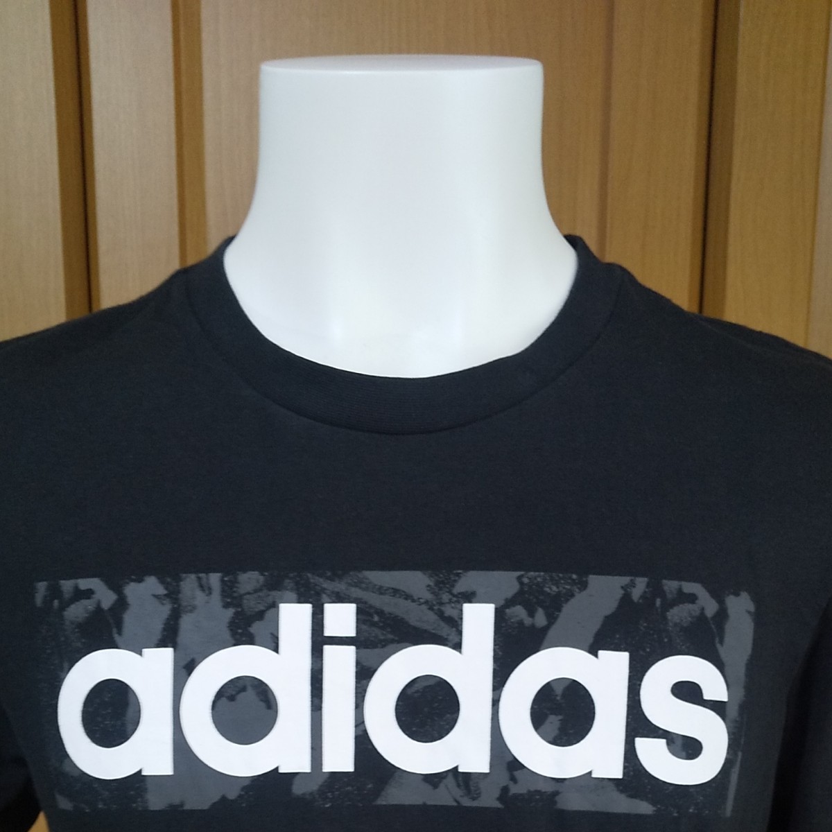 アディダス半袖TシャツS/M 黒にバックボックスプリント・白adidasロゴがカッコいい！