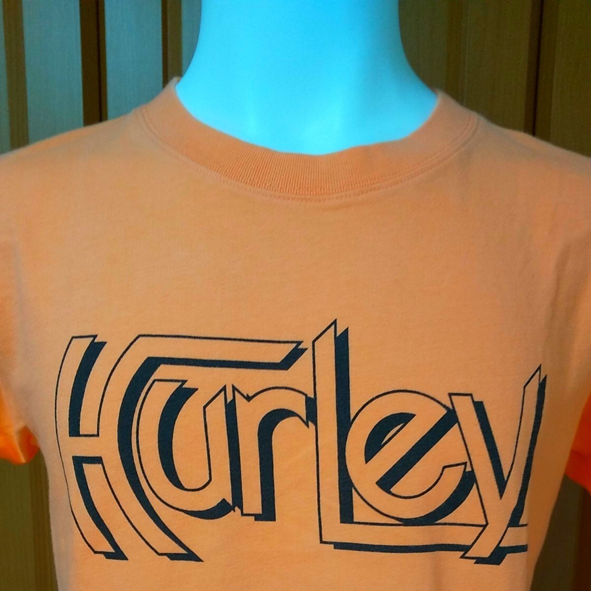 Hurley 半袖TシャツS  オレンジ　変形ロゴプリントがおしゃれ！　ハーレー
