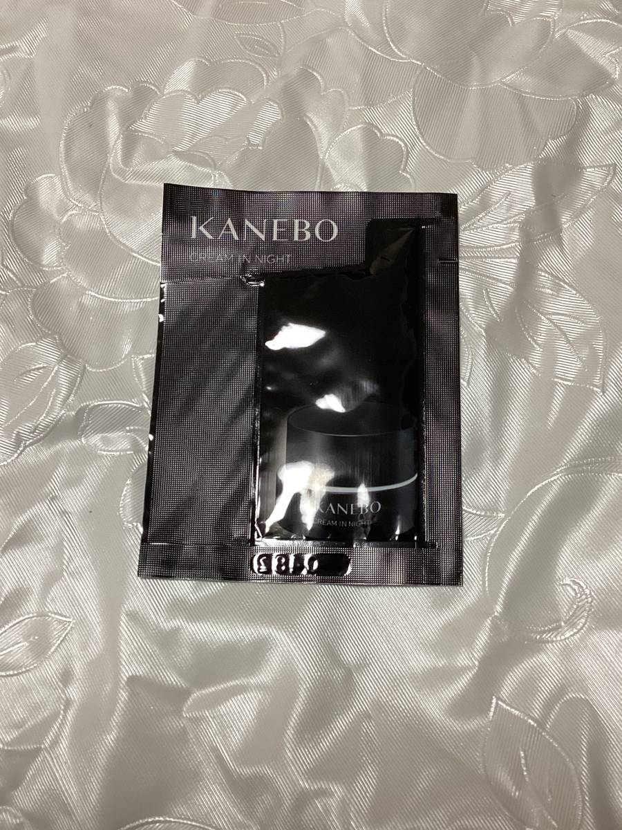 新品未開封　マキア　2022年7月号付録　カネボウ Kanebo クリーム イン ナイト 0.5g×30包＝15g 4,130円分_画像1