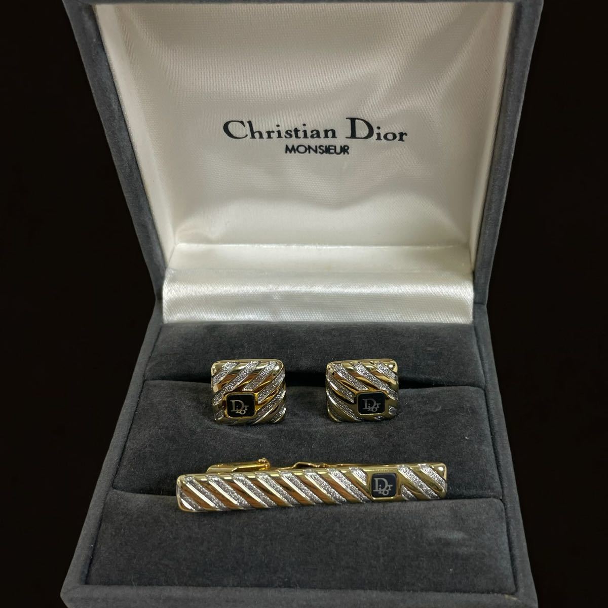 PayPayフリマ｜Christian Dior クリスチャンディオール ネクタイピン カフスボタン ヴィンテージ 箱付 ゴールドカラー