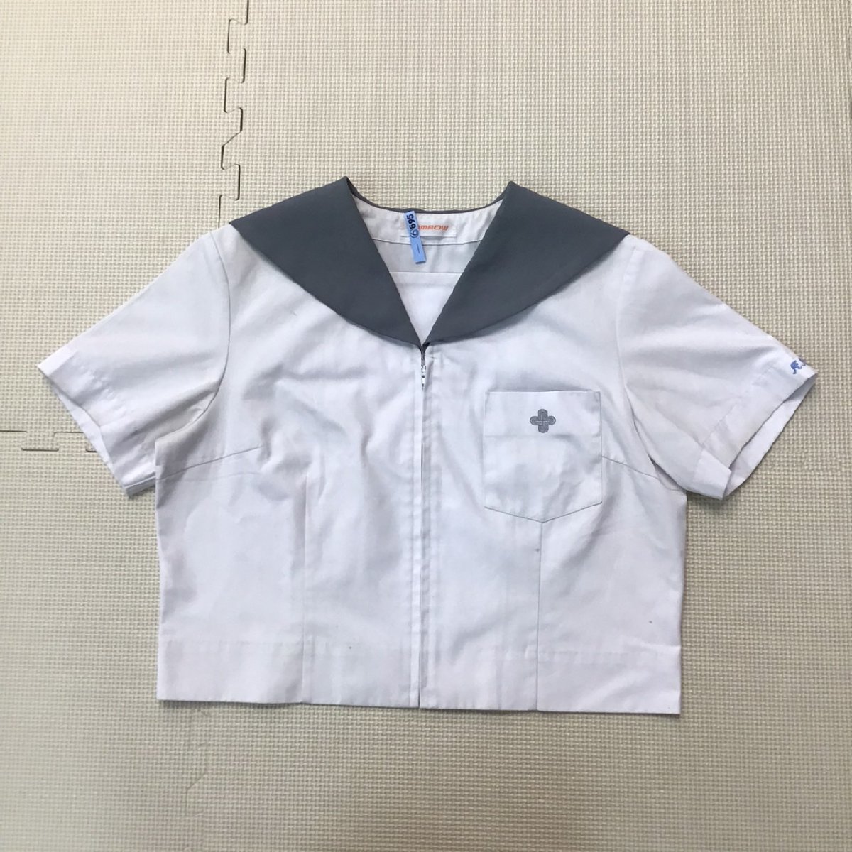 O695 (中古) 校名不明 セーラー服 上下セット /M/W63/丈53/セーラー/スカート/夏服/半袖/制服/中学校/高校/女子学生/学生/学生服_画像2